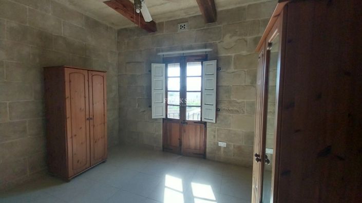 Image No.9-3 Bed Property for sale