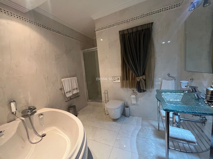 Image No.7-2 Bed Property for sale