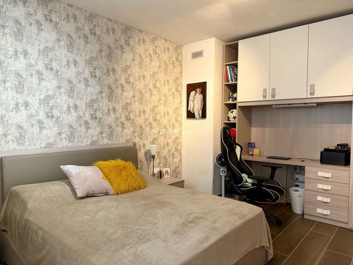 Image No.8-3 Bed Property for sale