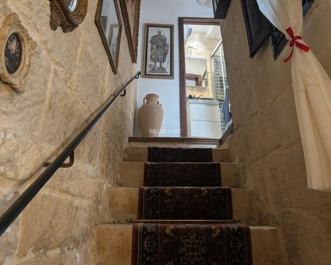Image No.11-2 Bed Property for sale