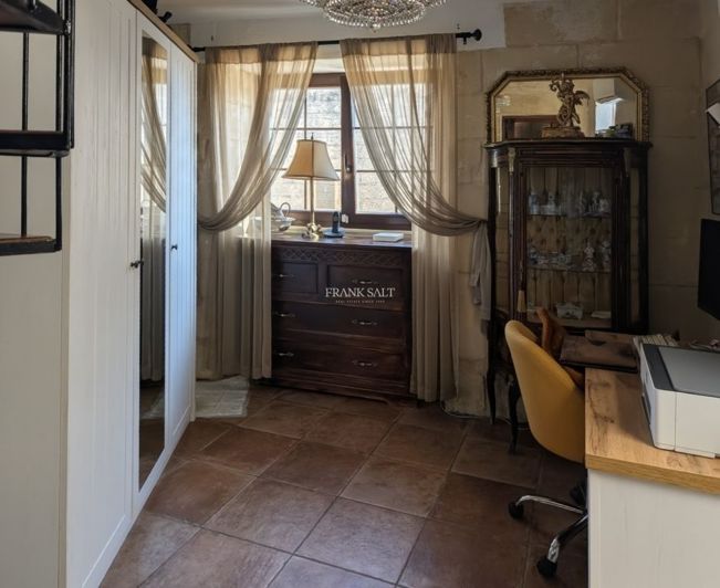 Image No.9-2 Bed Property for sale