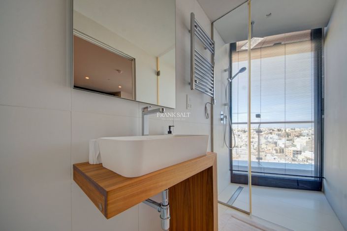 Image No.20-3 Bed Property for sale