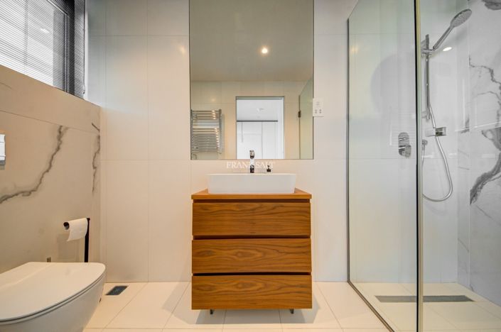 Image No.22-3 Bed Property for sale