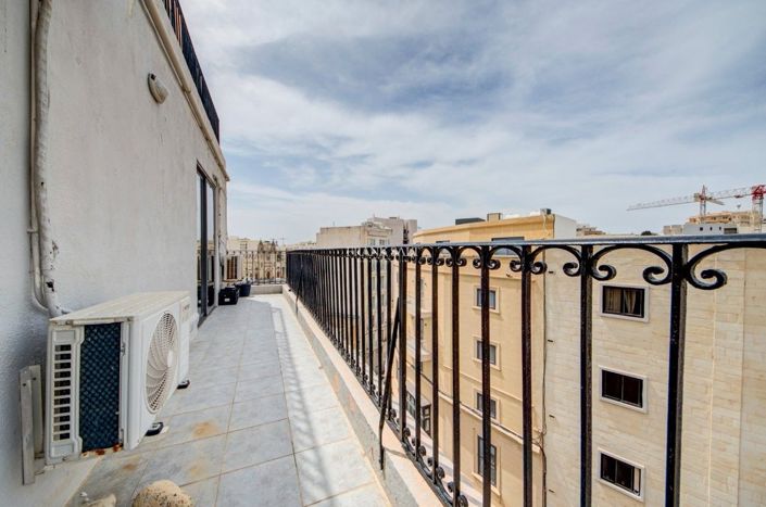 Image No.17-3 Bed Property for sale