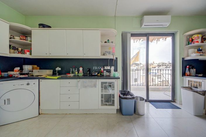 Image No.19-3 Bed Property for sale