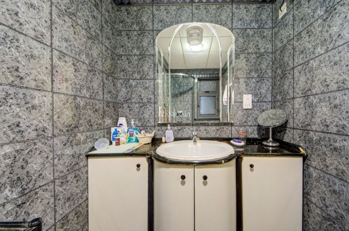 Image No.20-3 Bed Property for sale