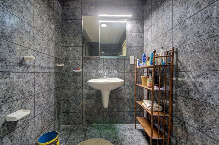 Image No.22-3 Bed Property for sale