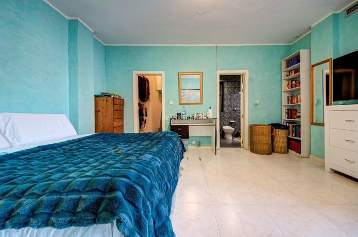 Image No.24-3 Bed Property for sale