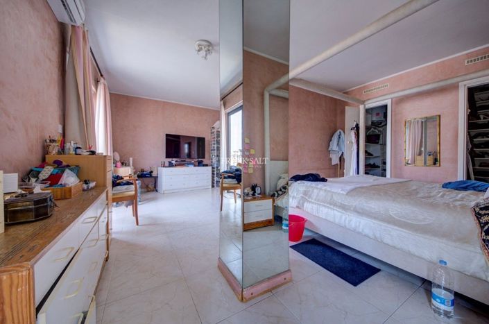 Image No.27-3 Bed Property for sale