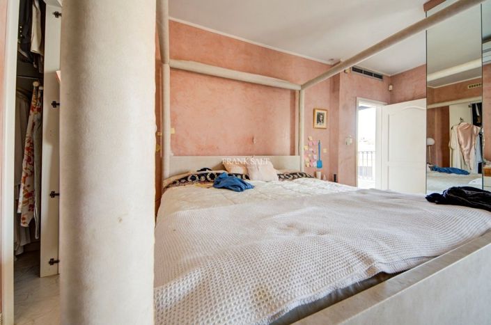 Image No.29-3 Bed Property for sale