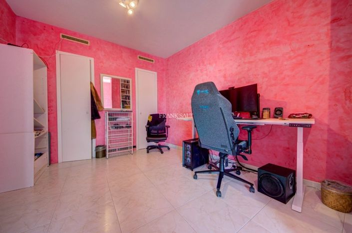 Image No.33-3 Bed Property for sale