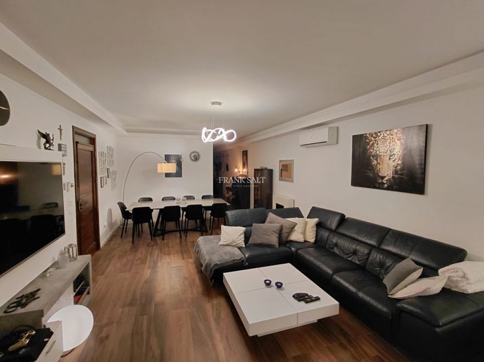 Image No.2-Propriété de 5 chambres à vendre à Naxxar