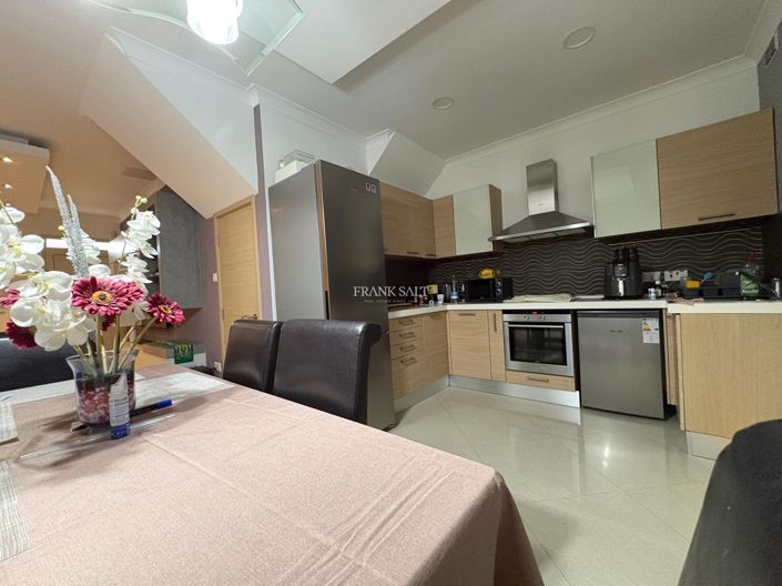 Image No.3-Propriété de 3 chambres à vendre à Birkirkara