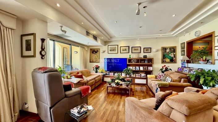 Image No.3-3 Bed Property for sale