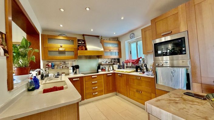 Image No.5-3 Bed Property for sale
