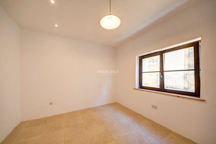 Image No.4-Propriété de 5 chambres à vendre
