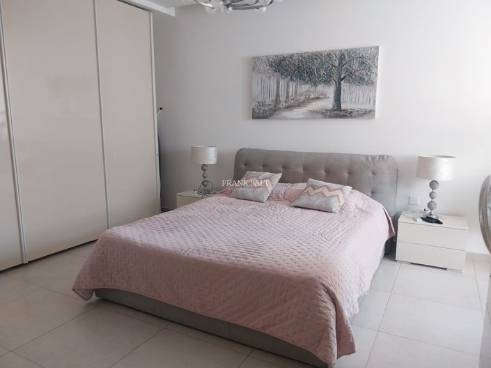 Image No.5-3 Bed Property for sale