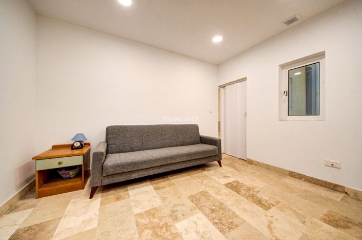 Image No.14-3 Bed Property for sale