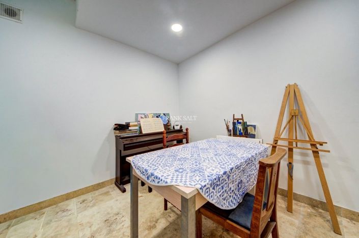 Image No.16-3 Bed Property for sale