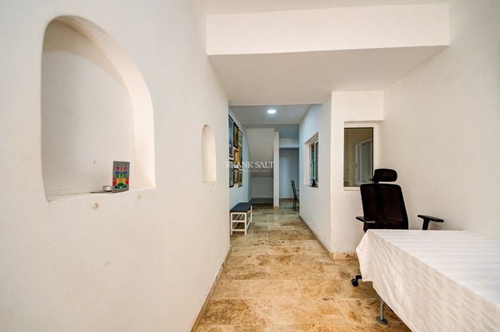 Image No.18-3 Bed Property for sale