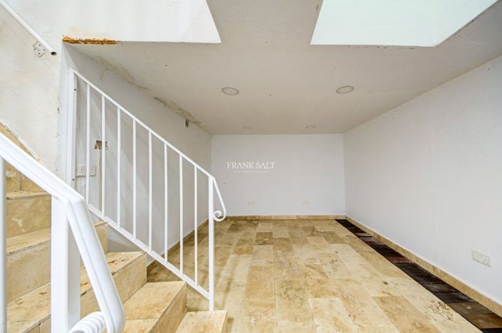 Image No.19-3 Bed Property for sale