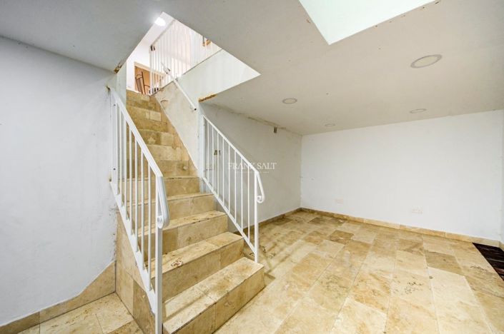 Image No.20-3 Bed Property for sale