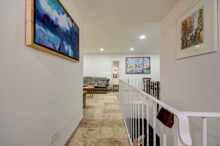 Image No.9-3 Bed Property for sale
