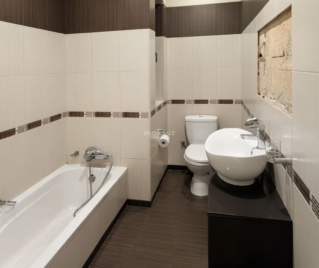 Image No.12-3 Bed Property for sale