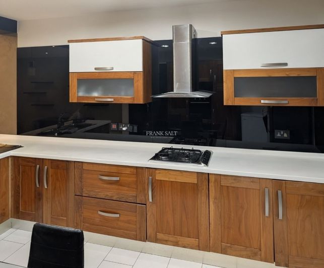 Image No.7-3 Bed Property for sale