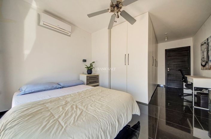 Image No.17-1 Bed Property for sale