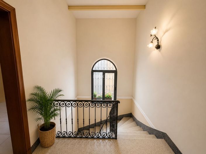 Image No.4-4 Bed Property for sale