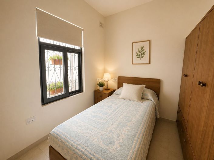 Image No.6-4 Bed Property for sale