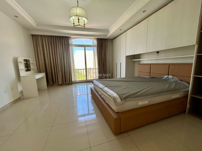 Image No.10-3 Bed Property for sale