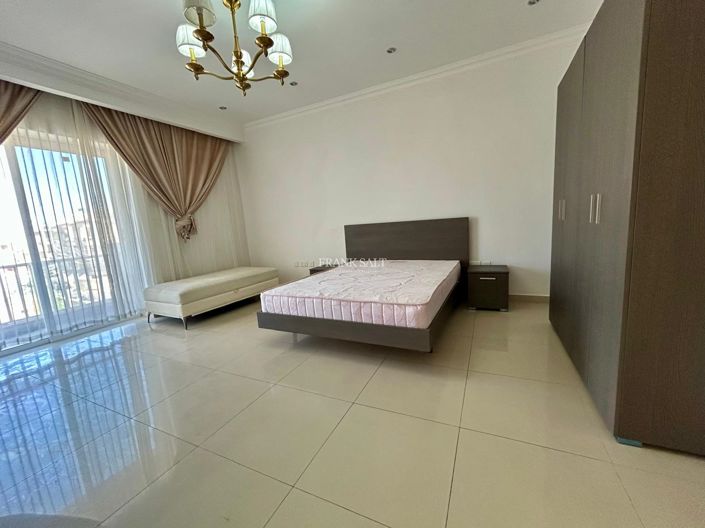 Image No.13-3 Bed Property for sale