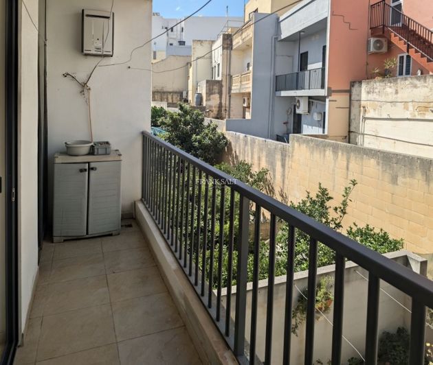 Image No.2-Propriété de 3 chambres à vendre à Zejtun