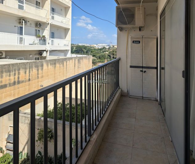 Image No.3-Propriété de 3 chambres à vendre à Zejtun
