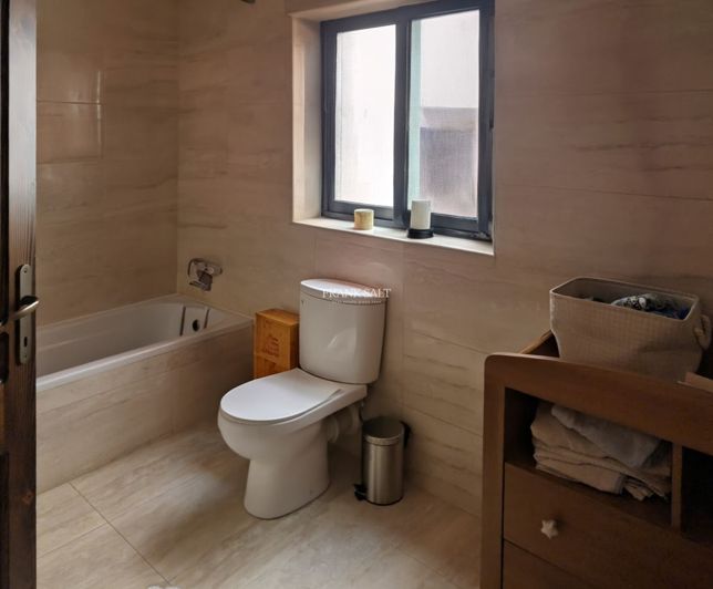 Image No.5-Propriété de 3 chambres à vendre à Zejtun