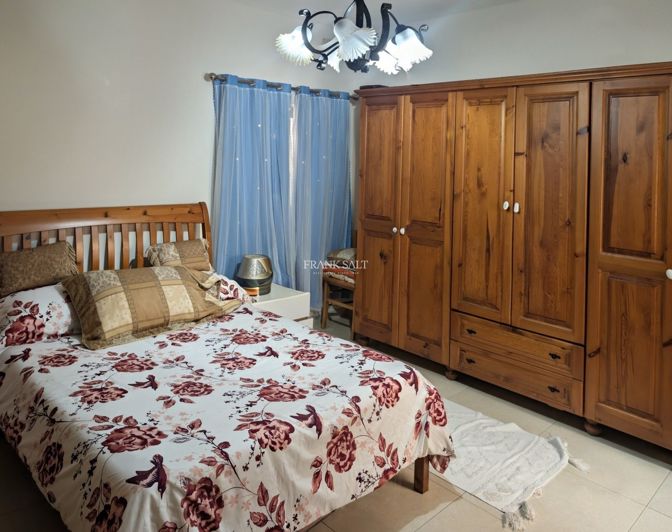 Image No.6-Propriété de 3 chambres à vendre à Zejtun