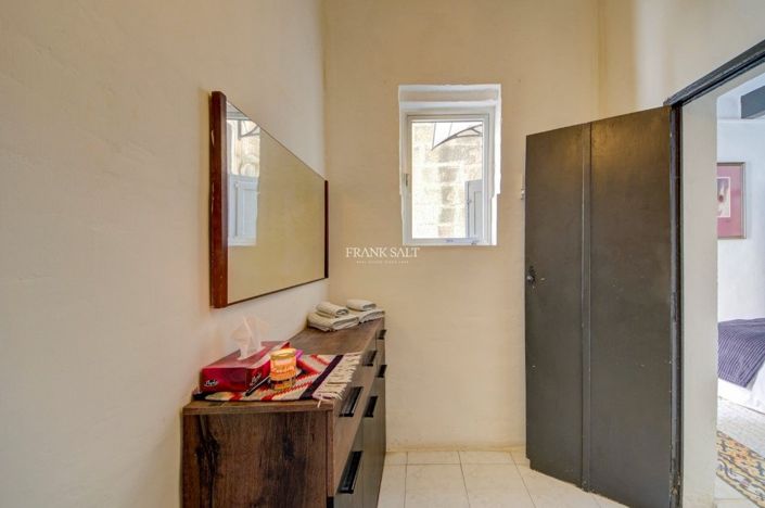 Image No.12-1 Bed Property for sale
