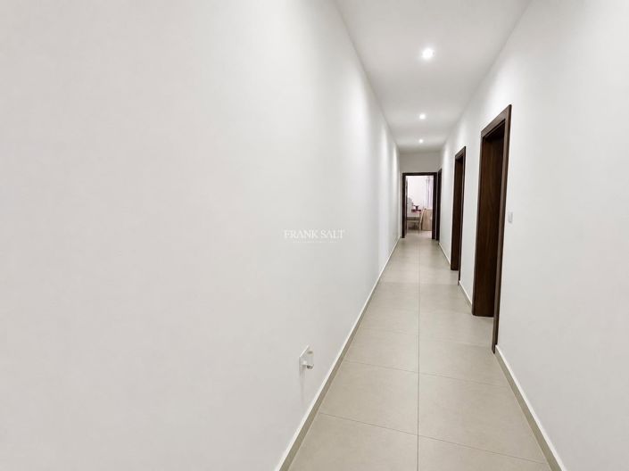 Image No.3-3 Bed Property for sale