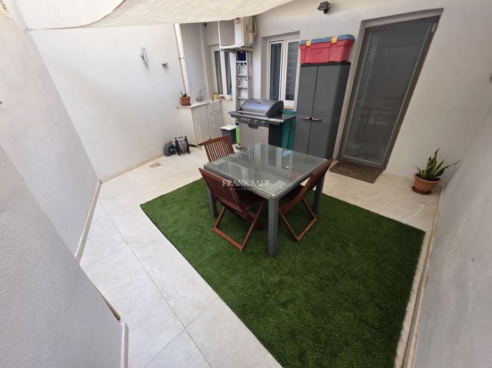Image No.8-3 Bed Property for sale