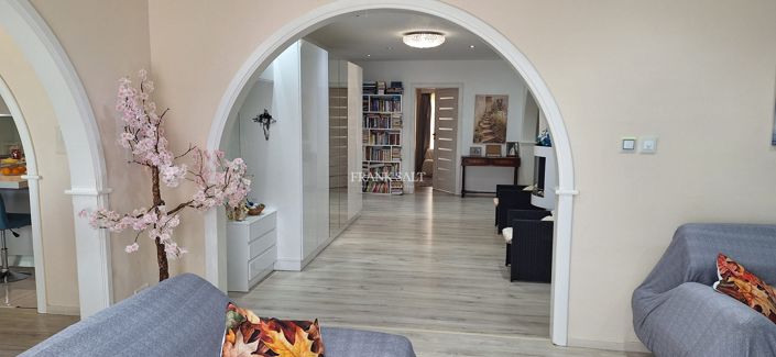 Image No.3-3 Bed Property for sale