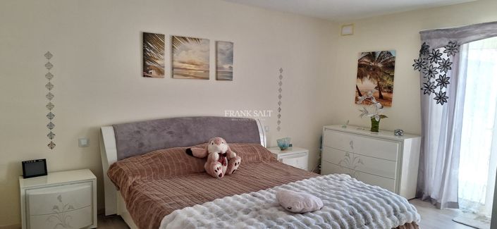 Image No.5-3 Bed Property for sale
