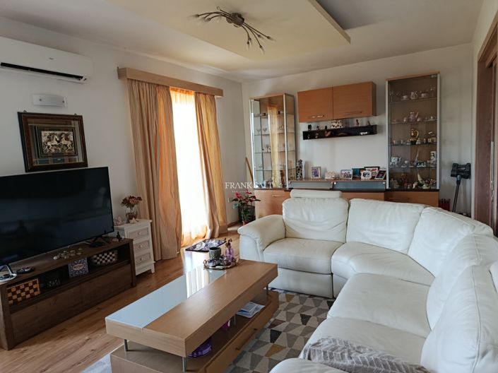 Image No.2-Propriété de 3 chambres à vendre à Xemxija
