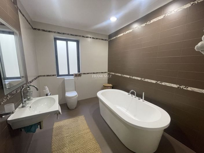 Image No.6-Propriété de 3 chambres à vendre à Xghajra