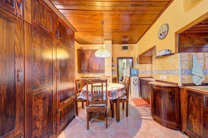 Image No.11-3 Bed Property for sale