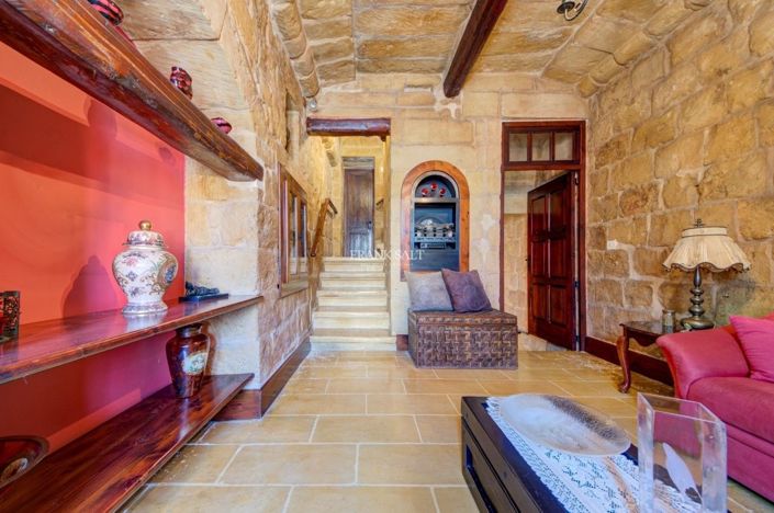 Image No.12-3 Bed Property for sale