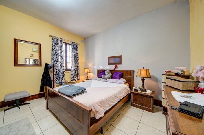 Image No.19-3 Bed Property for sale