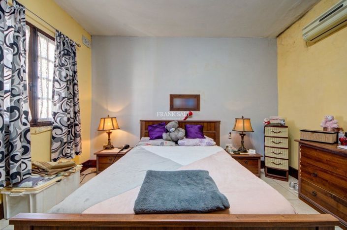 Image No.20-3 Bed Property for sale