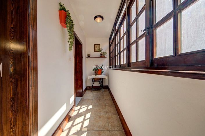 Image No.22-3 Bed Property for sale